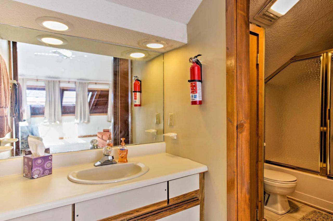 Pet-Friendly Beech Mountain Condo Steps To Slopes Luaran gambar